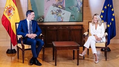 Jornada laboral a 37,5 horas, subida del SMI y más permisos por hijo: las claves del pacto entre PSOE y Sumar